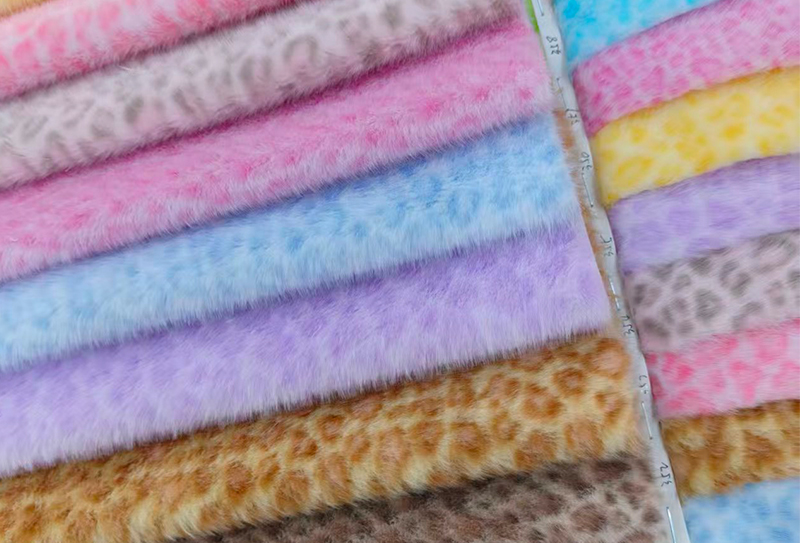 160 mm breiter Kunstnerzstoff mit europäischem Nerzdruck und Leopardenmuster 160 mm breiter Kunstnerzstoff mit europäischem Nerzdruck und Leopardenmuster