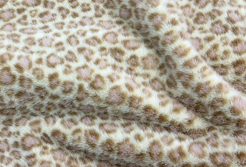 160 mm breiter Kunstnerzstoff mit europäischem Nerzdruck und Leopardenmuster 160 mm breiter Kunstnerzstoff mit europäischem Nerzdruck und Leopardenmuster