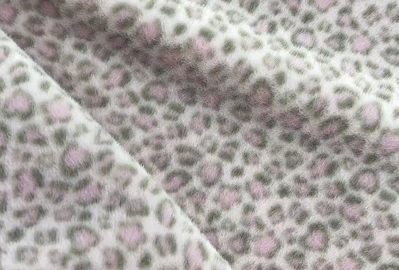 160 mm breiter Kunstnerzstoff mit europäischem Nerzdruck und Leopardenmuster 160 mm breiter Kunstnerzstoff mit europäischem Nerzdruck und Leopardenmuster