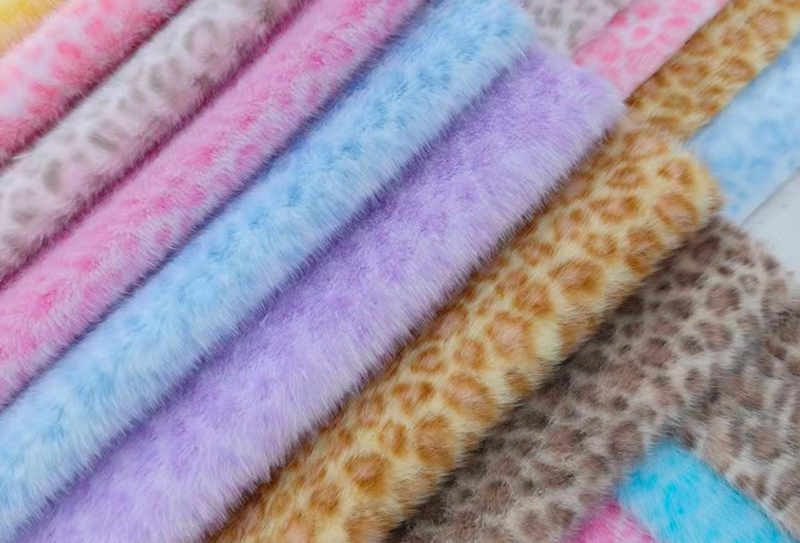 160 mm breiter Kunstnerzstoff mit europäischem Nerzdruck und Leopardenmuster